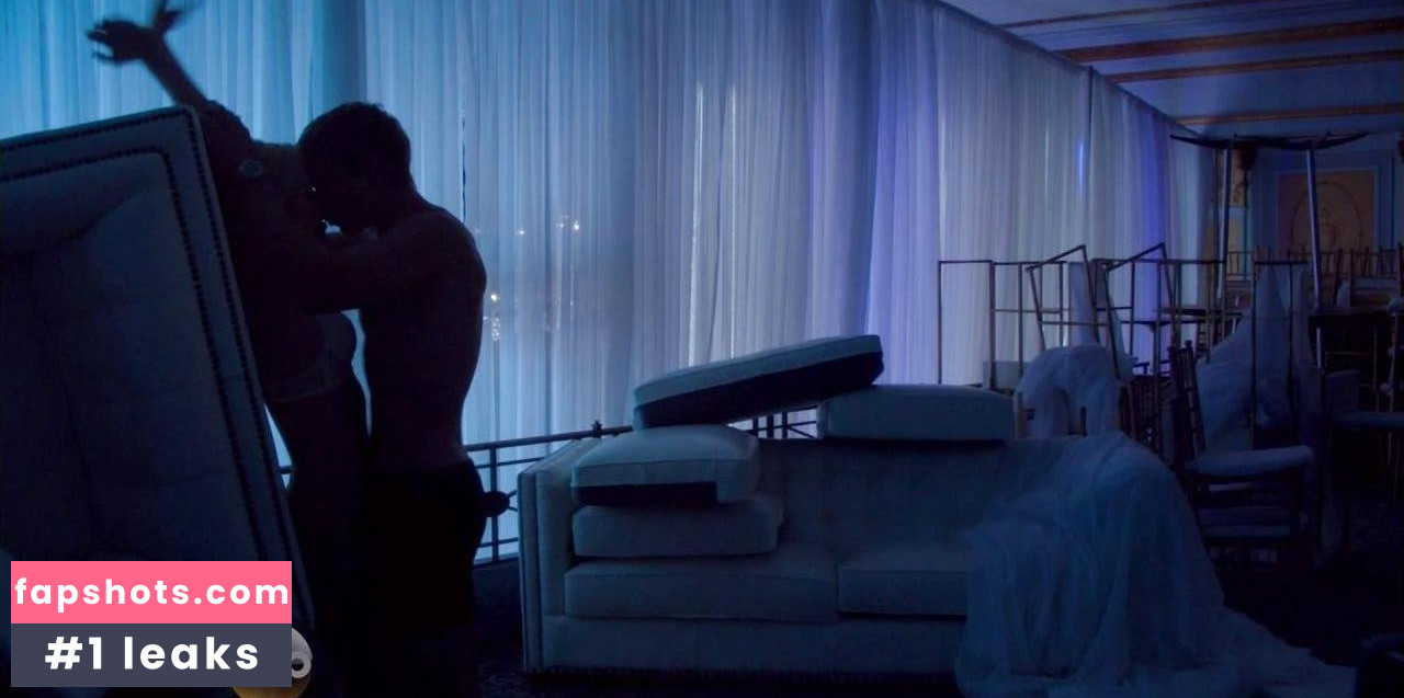 Johanna Braddy nude babe gallery