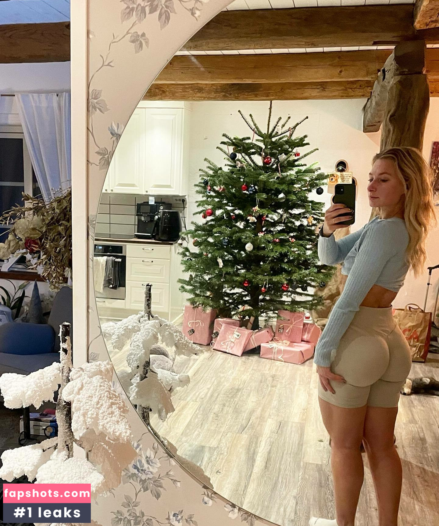 Johanna Juhlin gallery photo #31