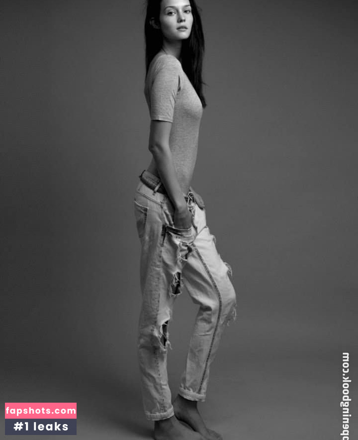 Johanna Szikszai gallery photo #8