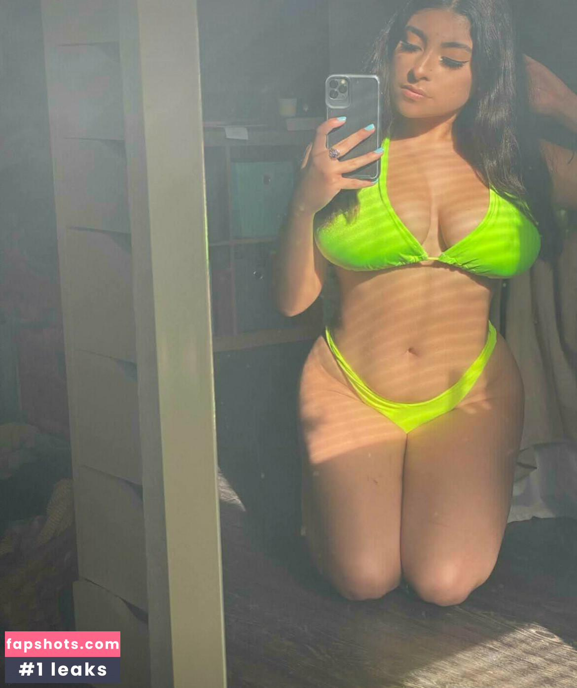 jolie23x nude babe gallery