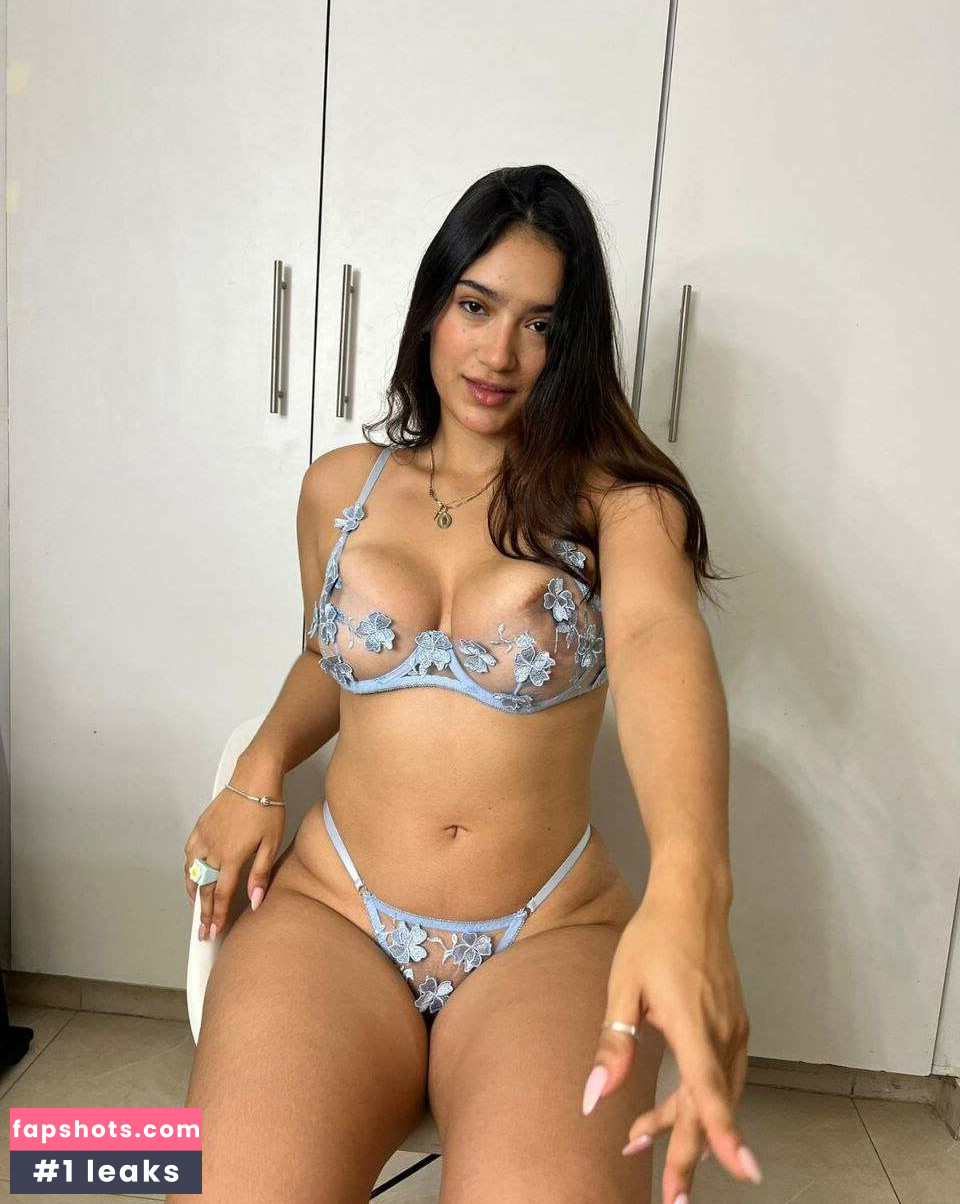 Jolly Molly nude babe gallery