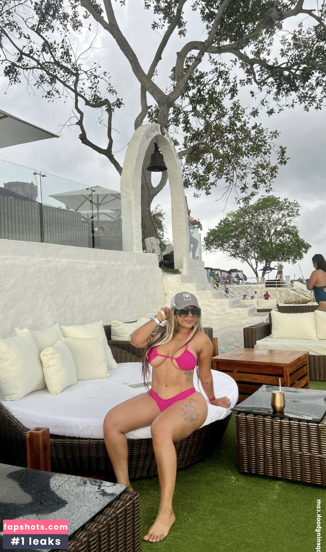 Jomi Roldan gallery photo #12