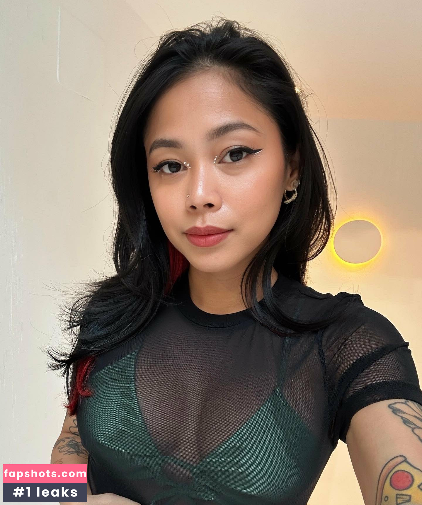 Jonna Mae gallery photo #15