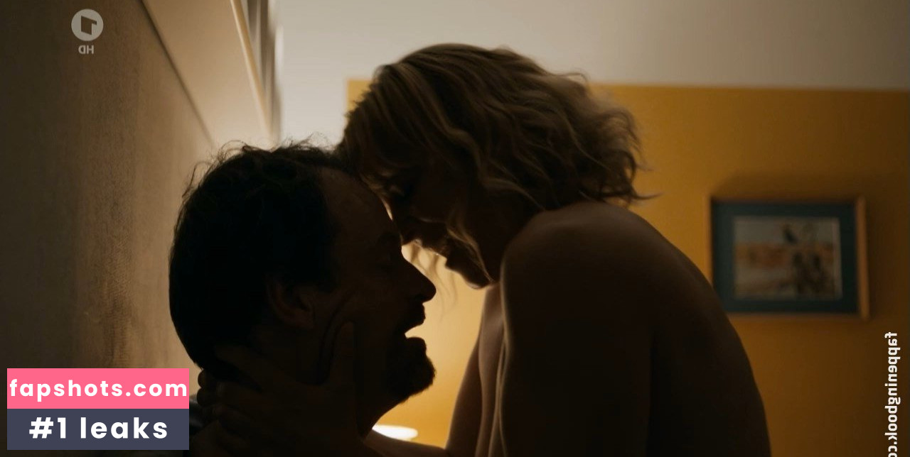 Jordis Triebel gallery photo #4