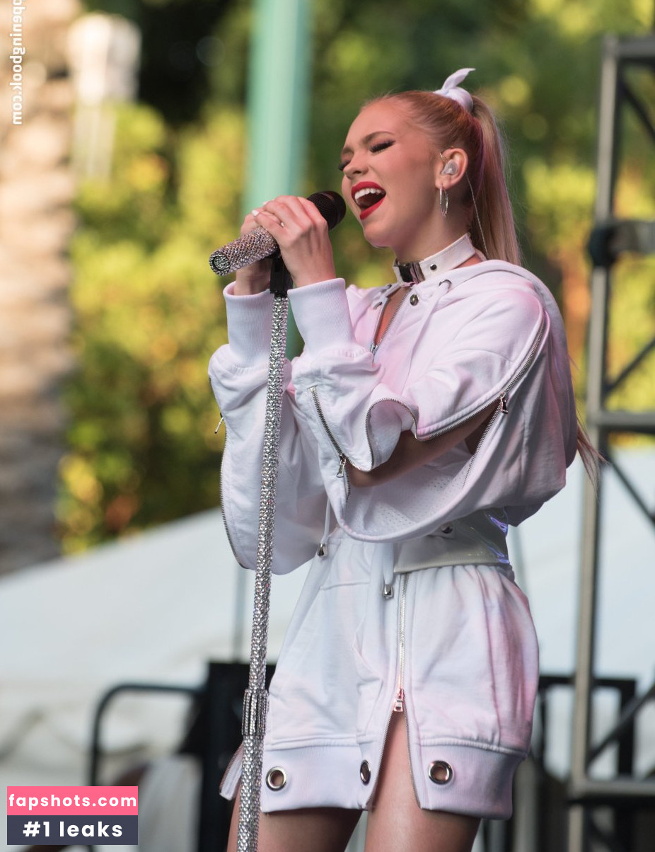 Jordyn Jones gallery photo #1379