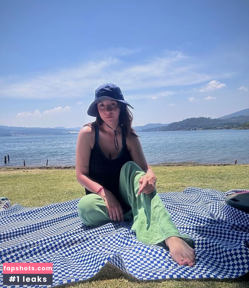 Josahandry Lia gallery photo #16