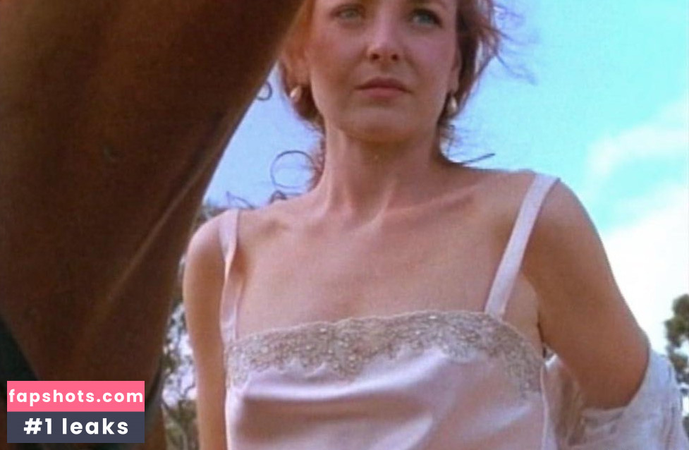 Josephine Byrnes gallery photo #4