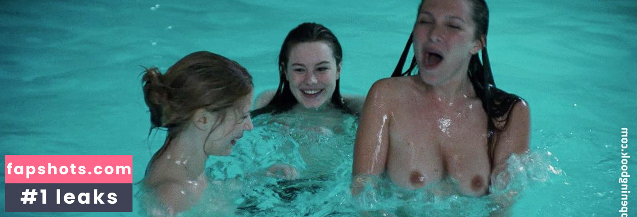 Joséphine de la Baume gallery photo #16