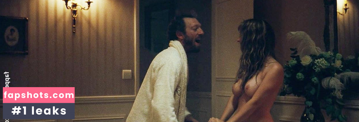 Joséphine de la Baume gallery photo #18