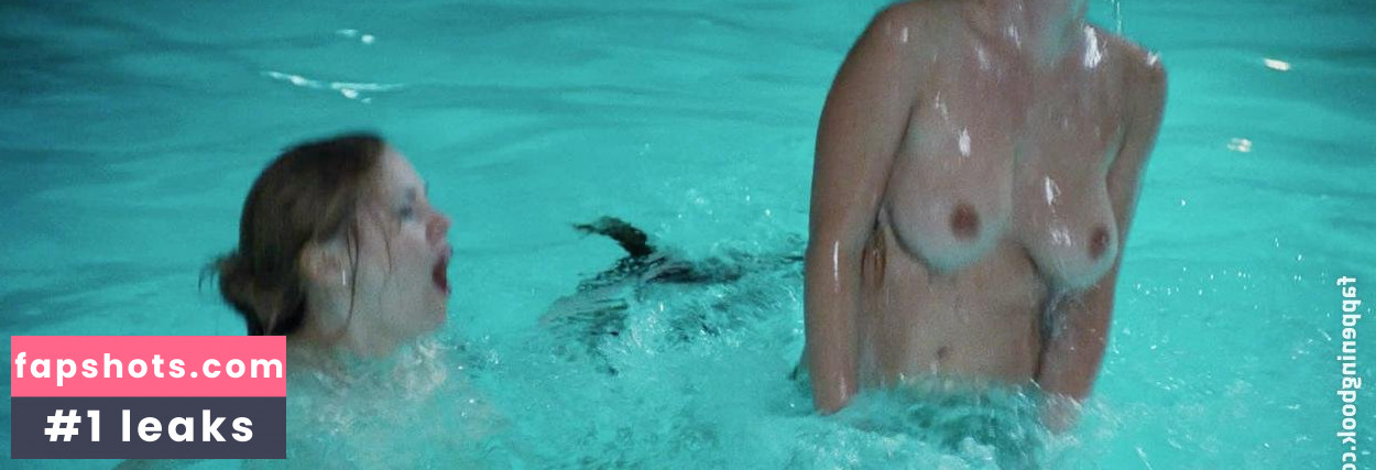 Joséphine de la Baume gallery photo #19