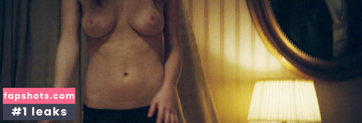 Joséphine de la Baume gallery photo #25