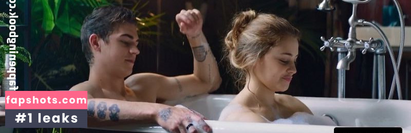 Josephine Langford gallery photo #11