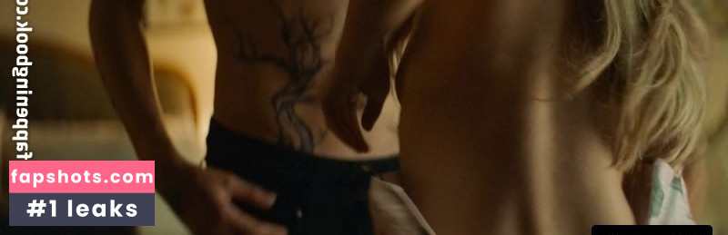 Josephine Langford gallery photo #5