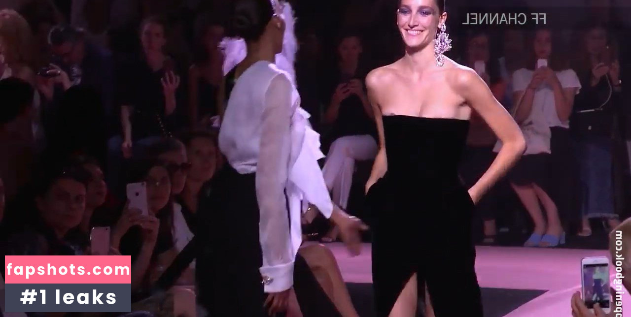 Joséphine Le Tutour gallery photo #4