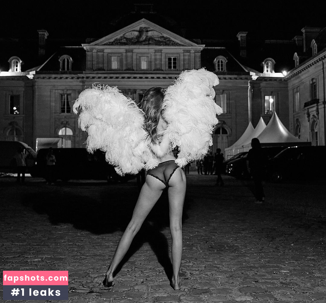 Josephine Skriver gallery photo #59