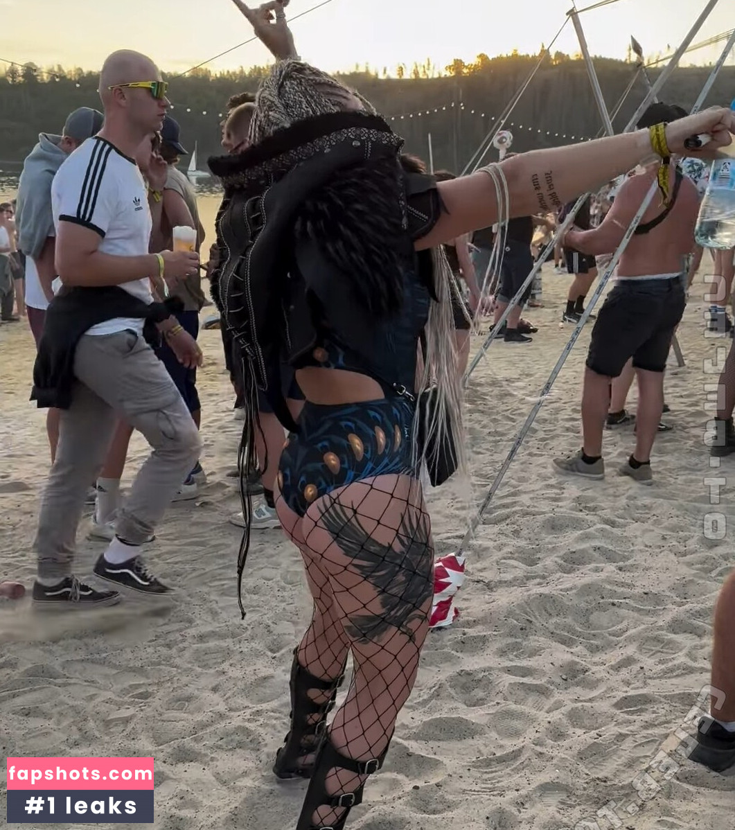 Josephine Welsch gallery photo #16