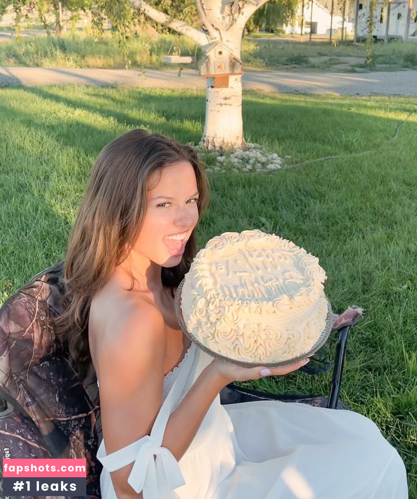 Josie Conely gallery photo #23