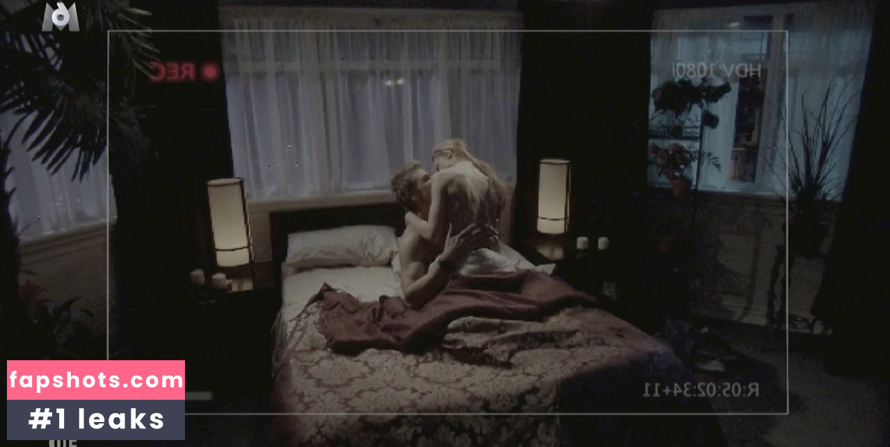 Josie Davis gallery photo #8