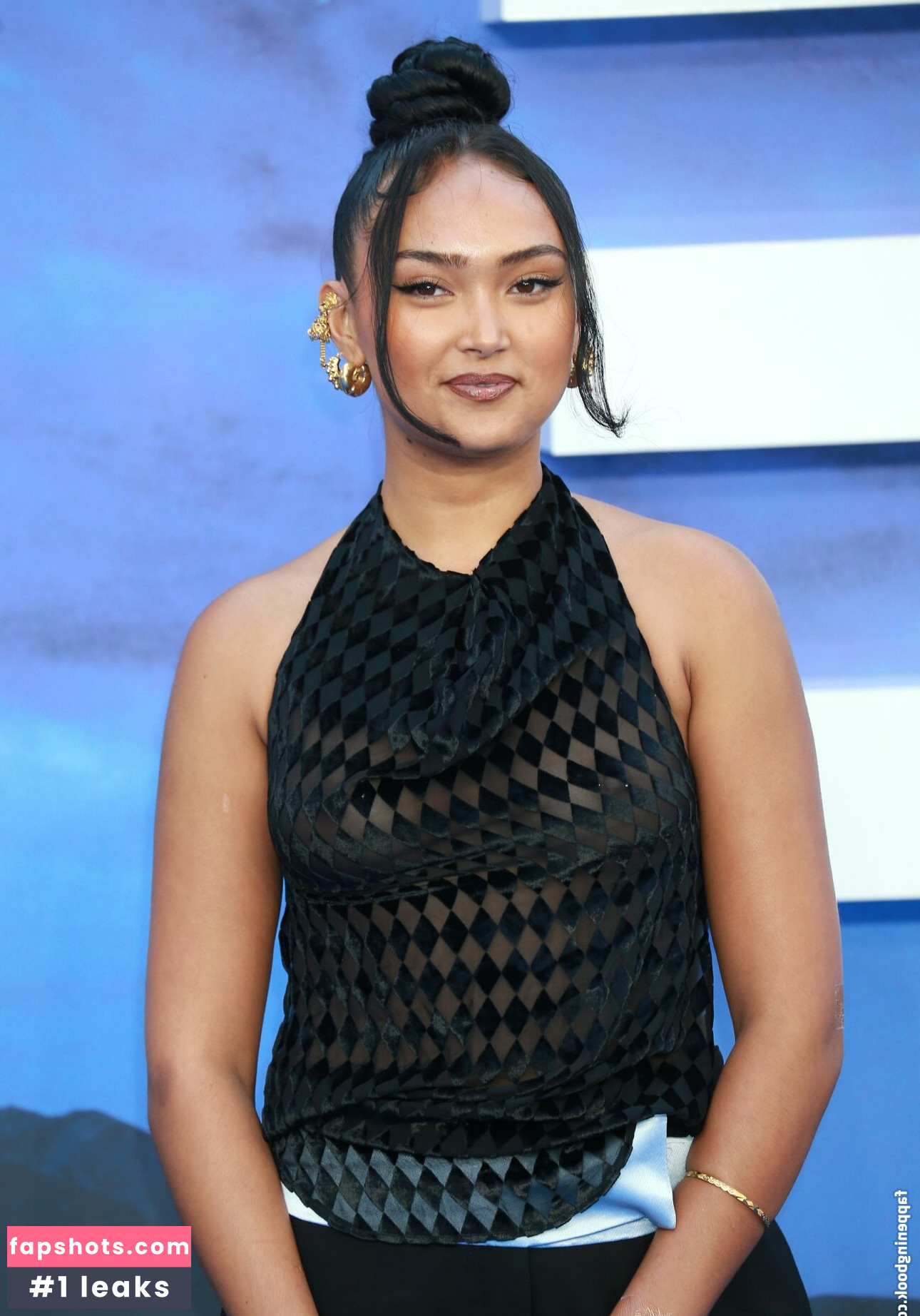 Joy Crookes gallery photo #2