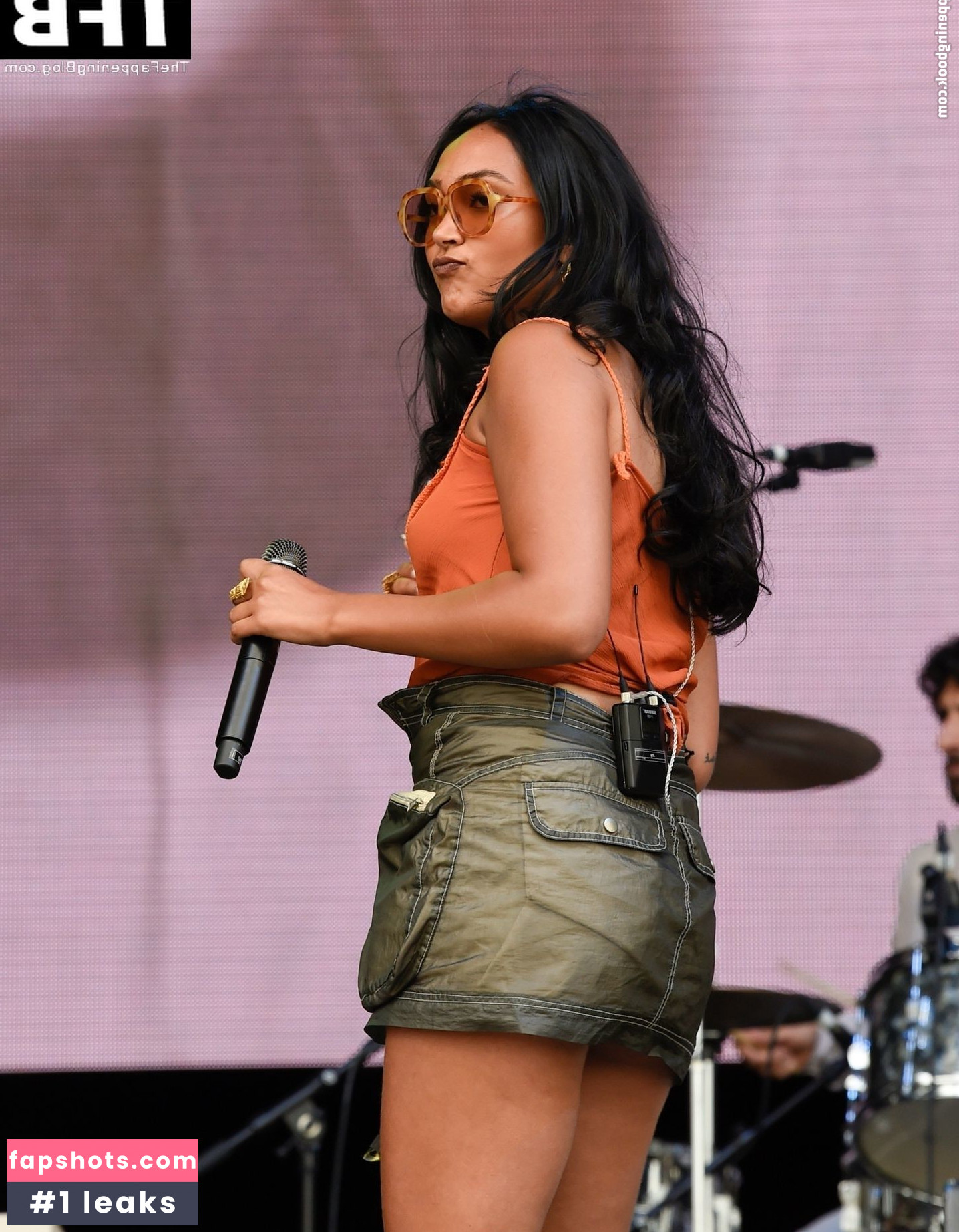 Joy Crookes gallery photo #21