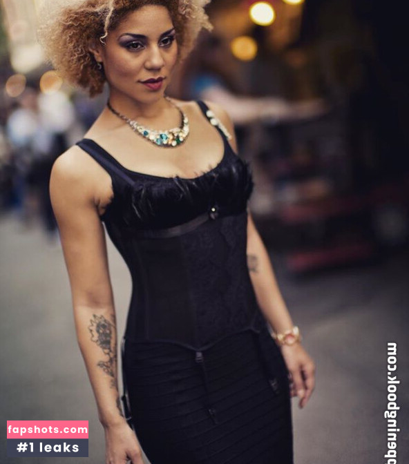 Joy Villa nude babe gallery