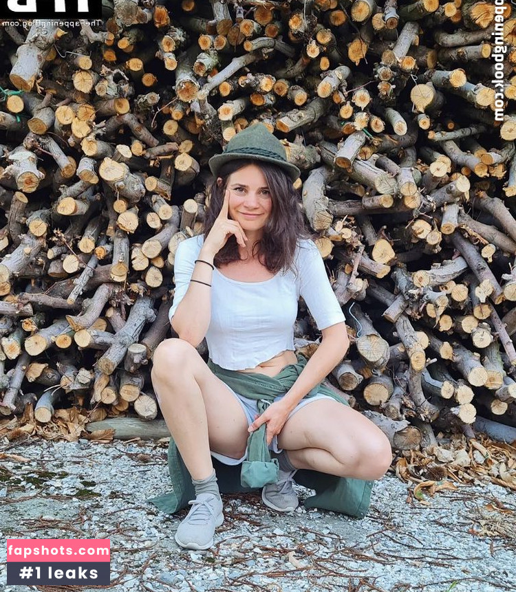 Joyce Ilg gallery photo #16