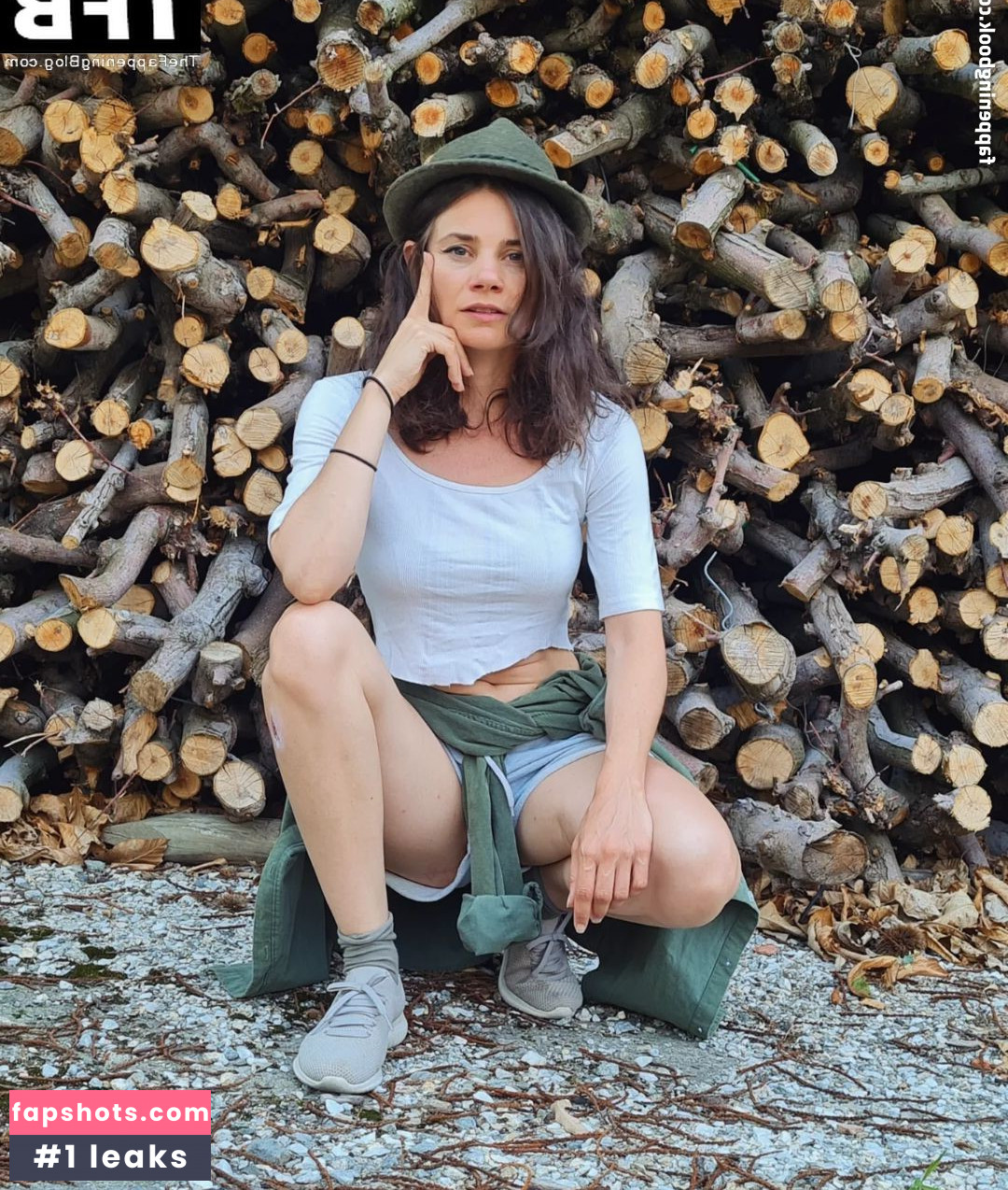 Joyce Ilg gallery photo #21