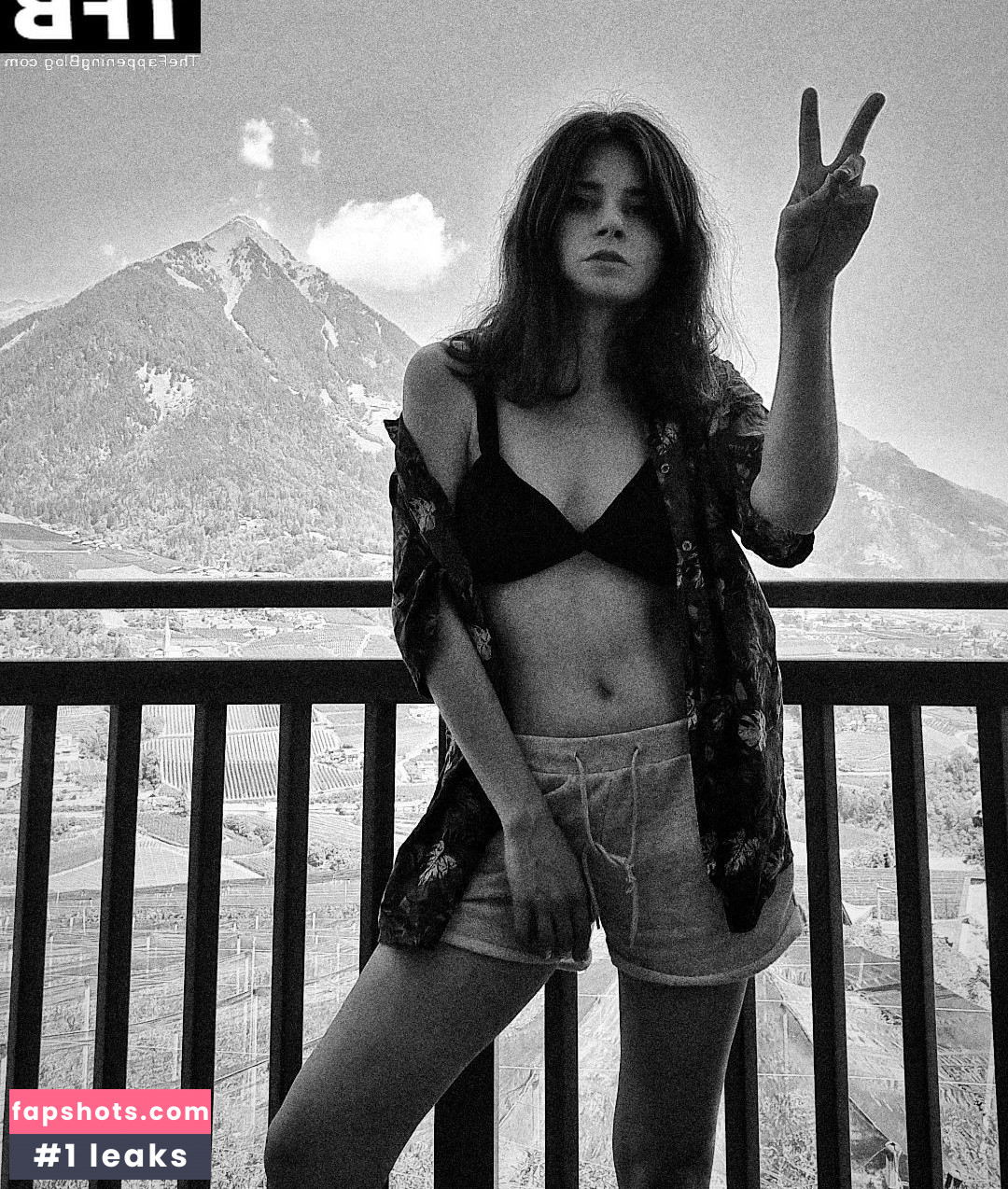 Joyce Ilg gallery photo #22