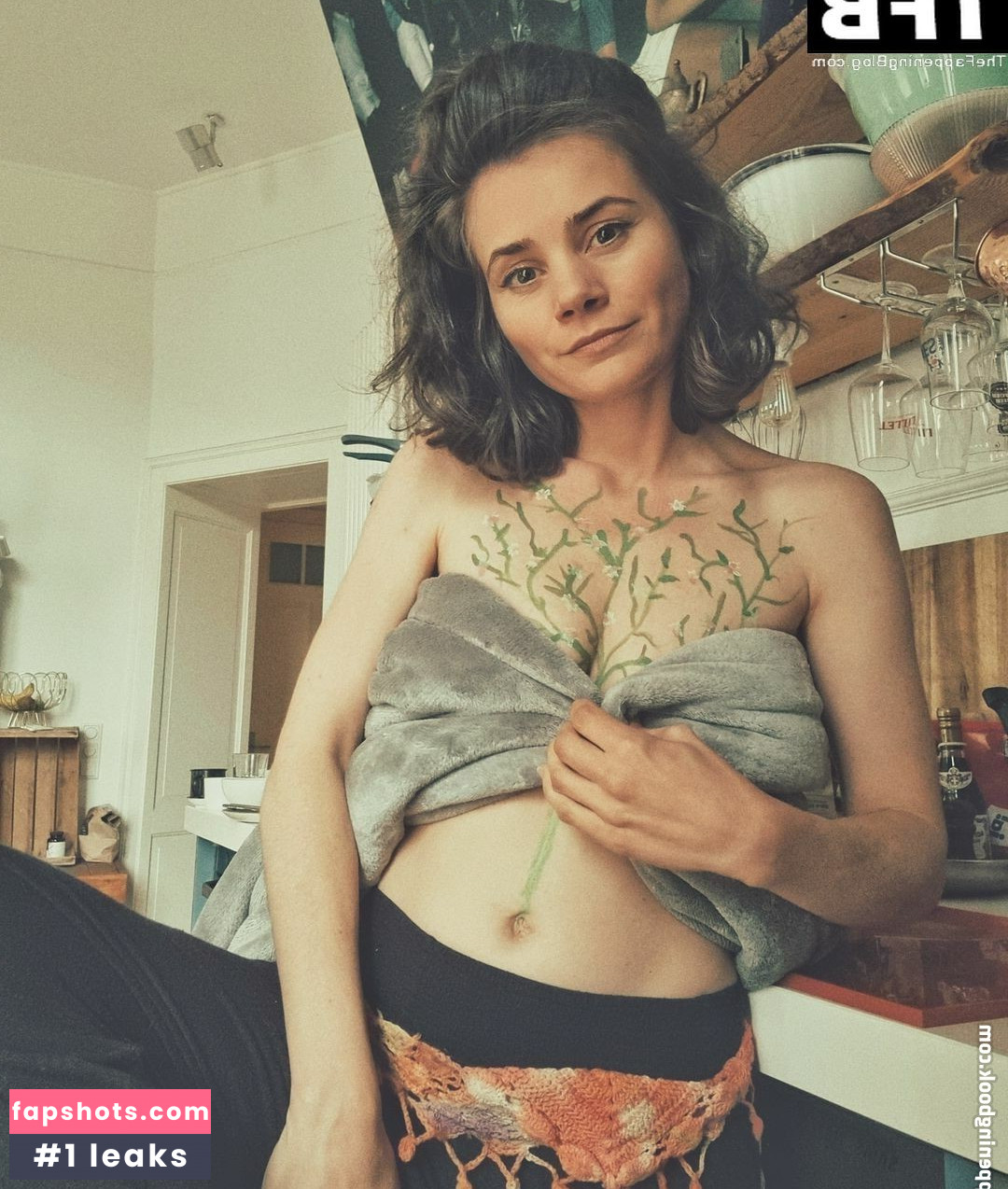 Joyce Ilg nude babe gallery