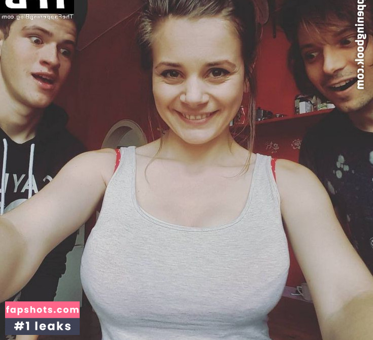 Joyce Ilg gallery photo #31