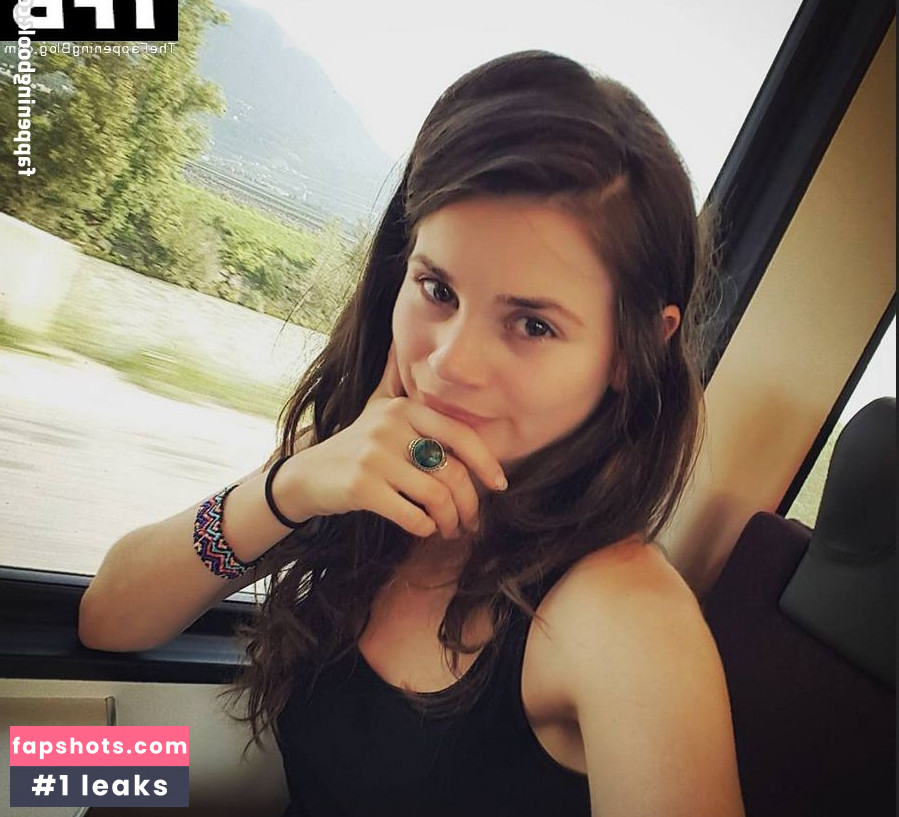 Joyce Ilg gallery photo #34