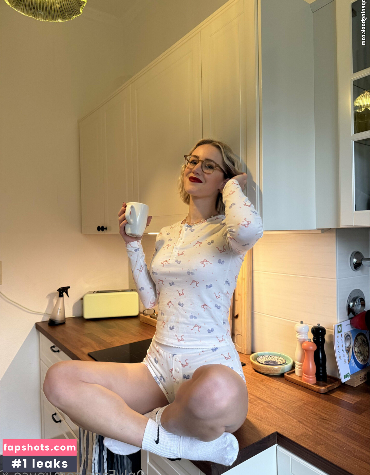 Joyce X gallery photo #24