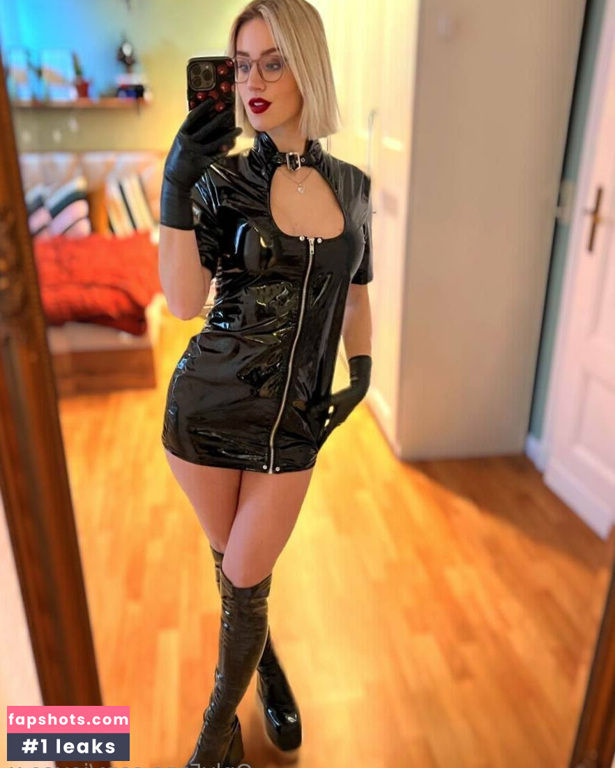 Joyce X gallery photo #9