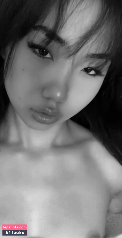 Joyy.li nude babe gallery