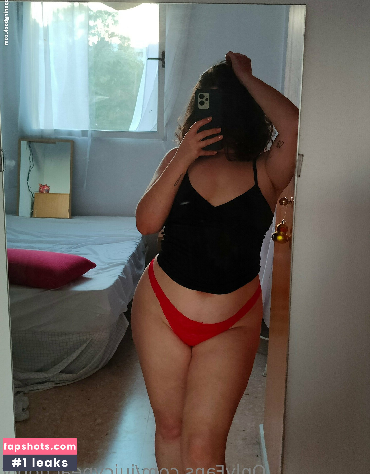 juicypeachonly nude babe gallery