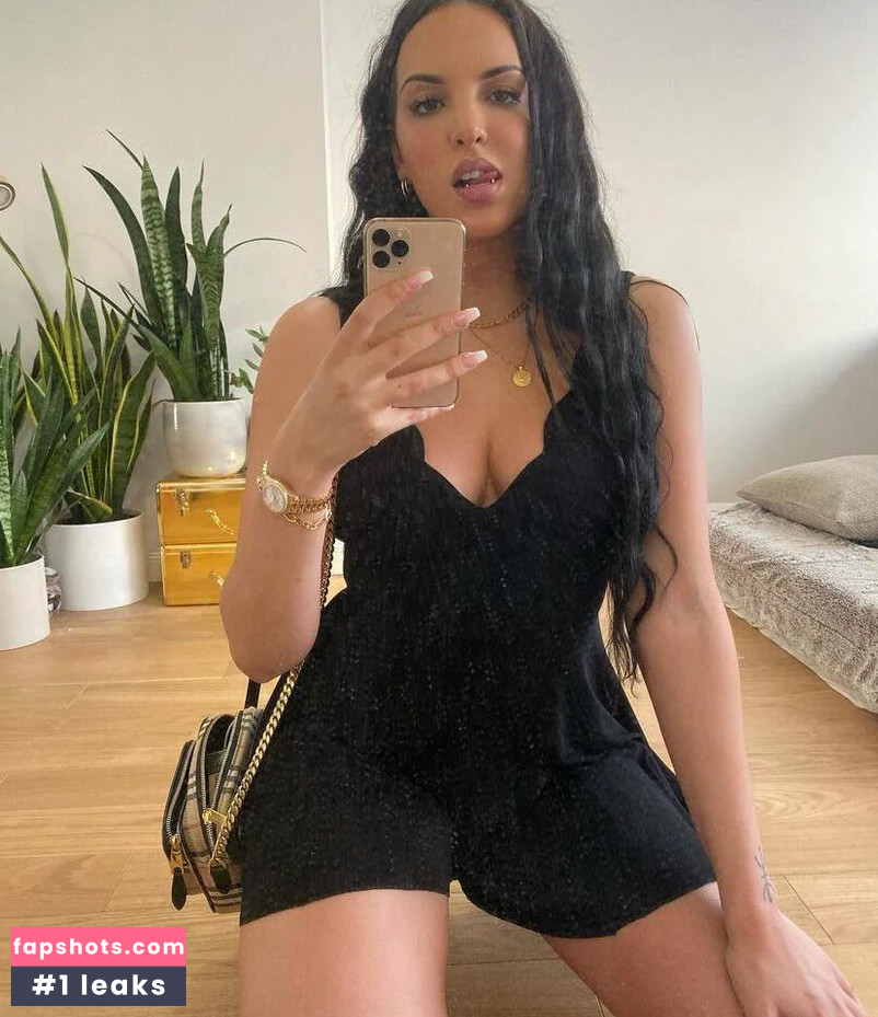 Juju44 gallery photo #3