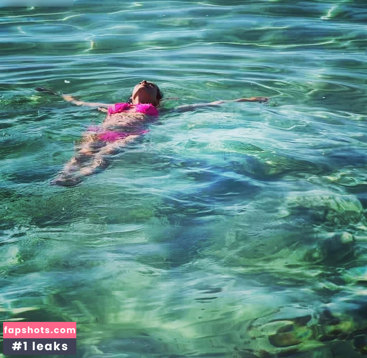 Jule Goelsdorf gallery photo #15