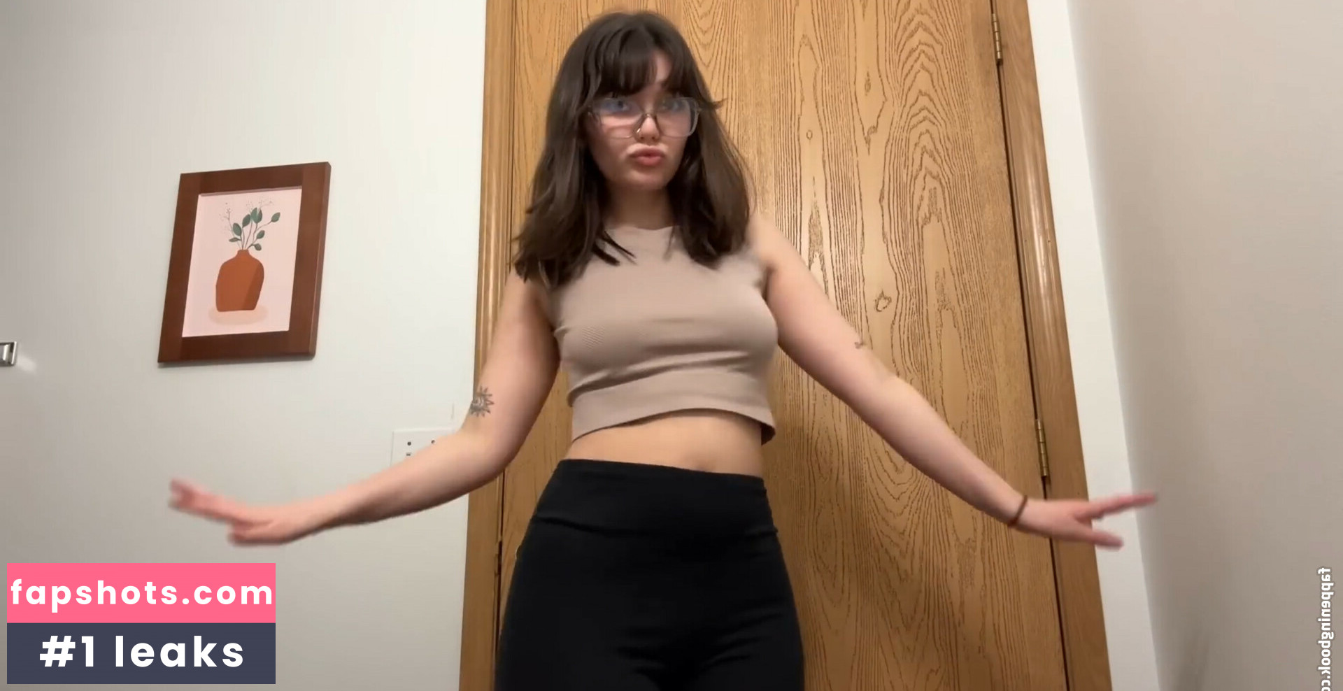 Jules ASMR gallery photo #14