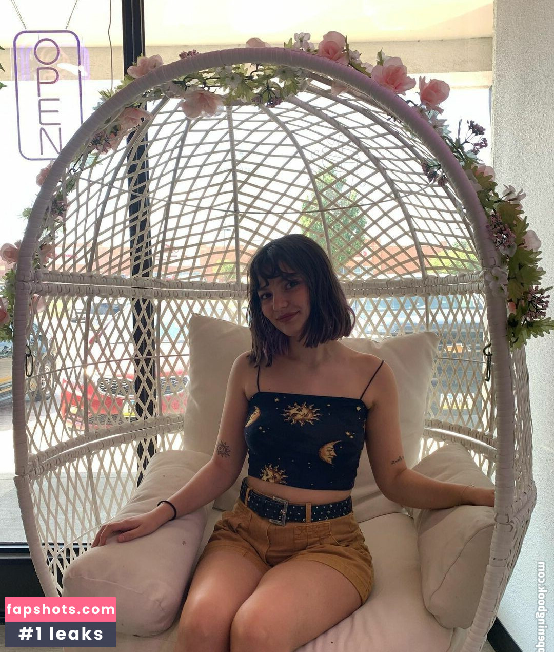 Jules ASMR nude babe gallery