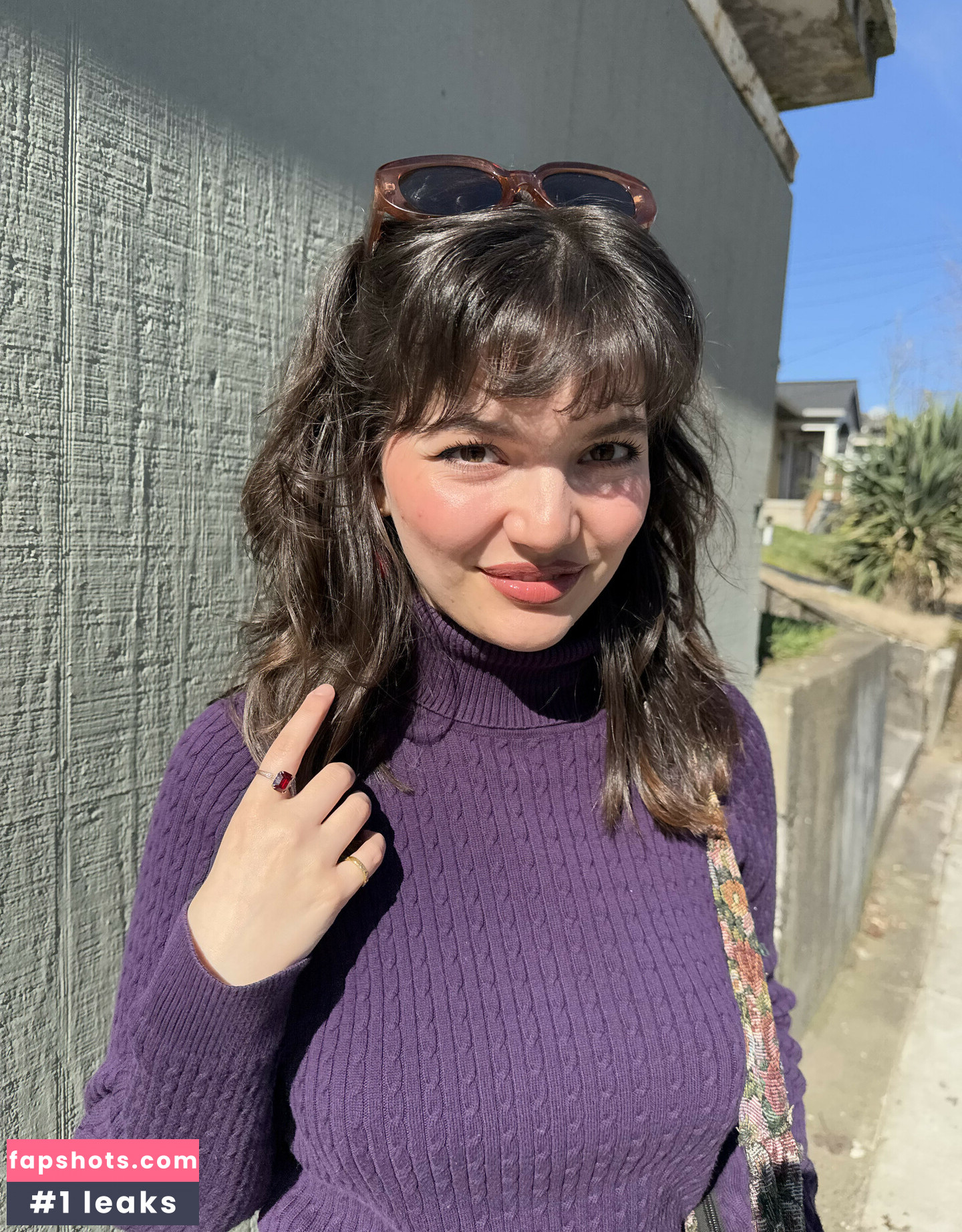 Jules ASMR gallery photo #8