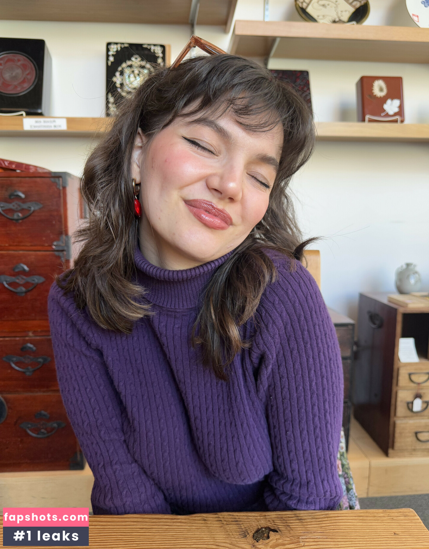 Jules ASMR gallery photo #9