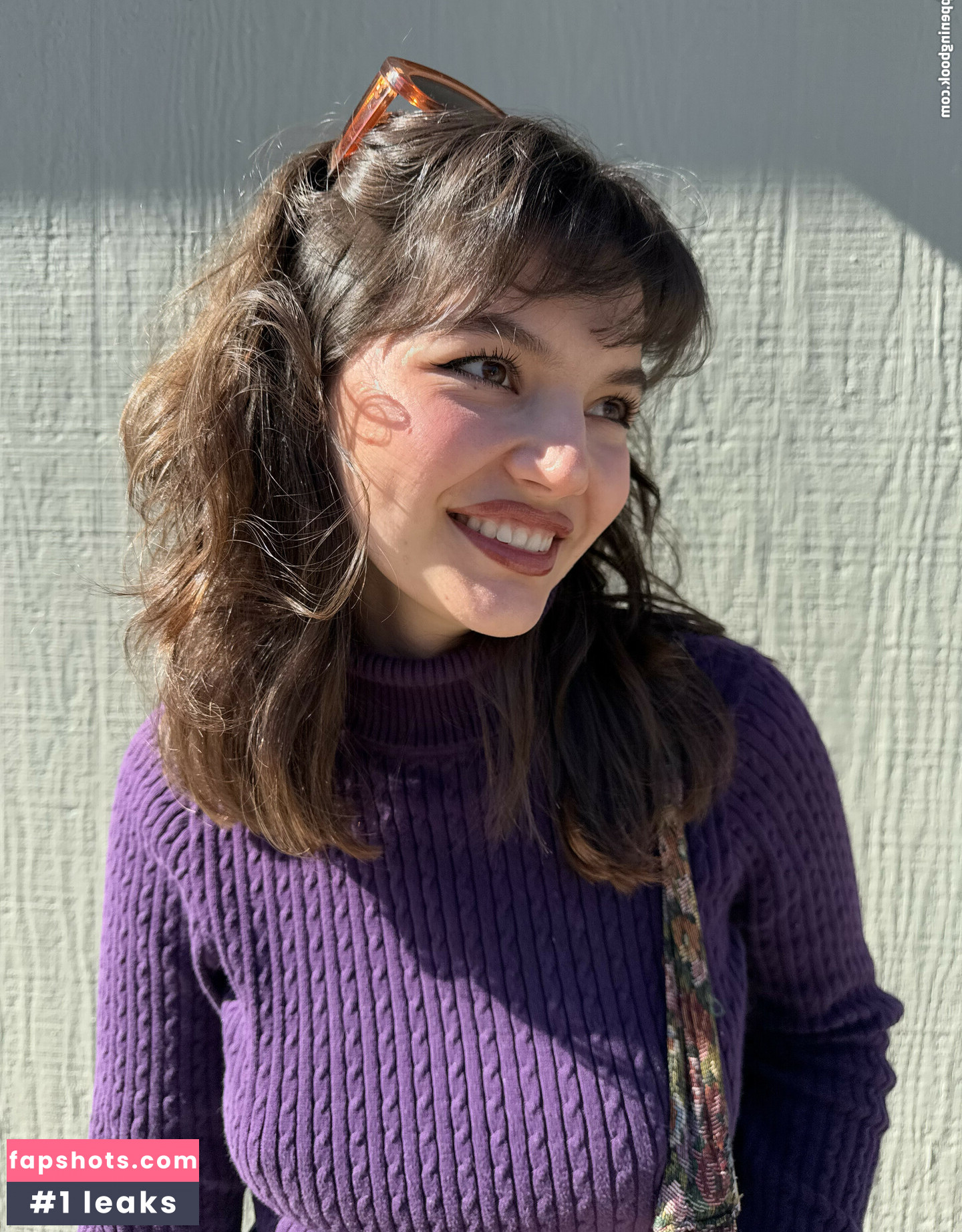 Jules ASMR gallery photo #10