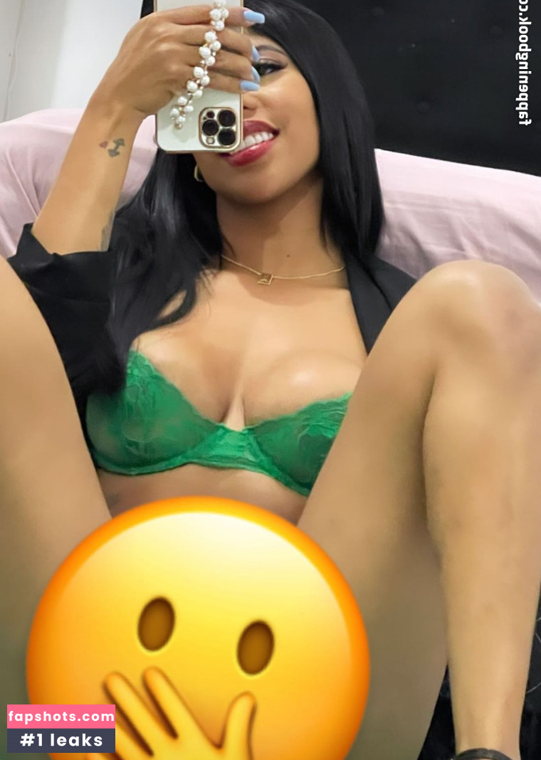 Julha Souza nude babe gallery