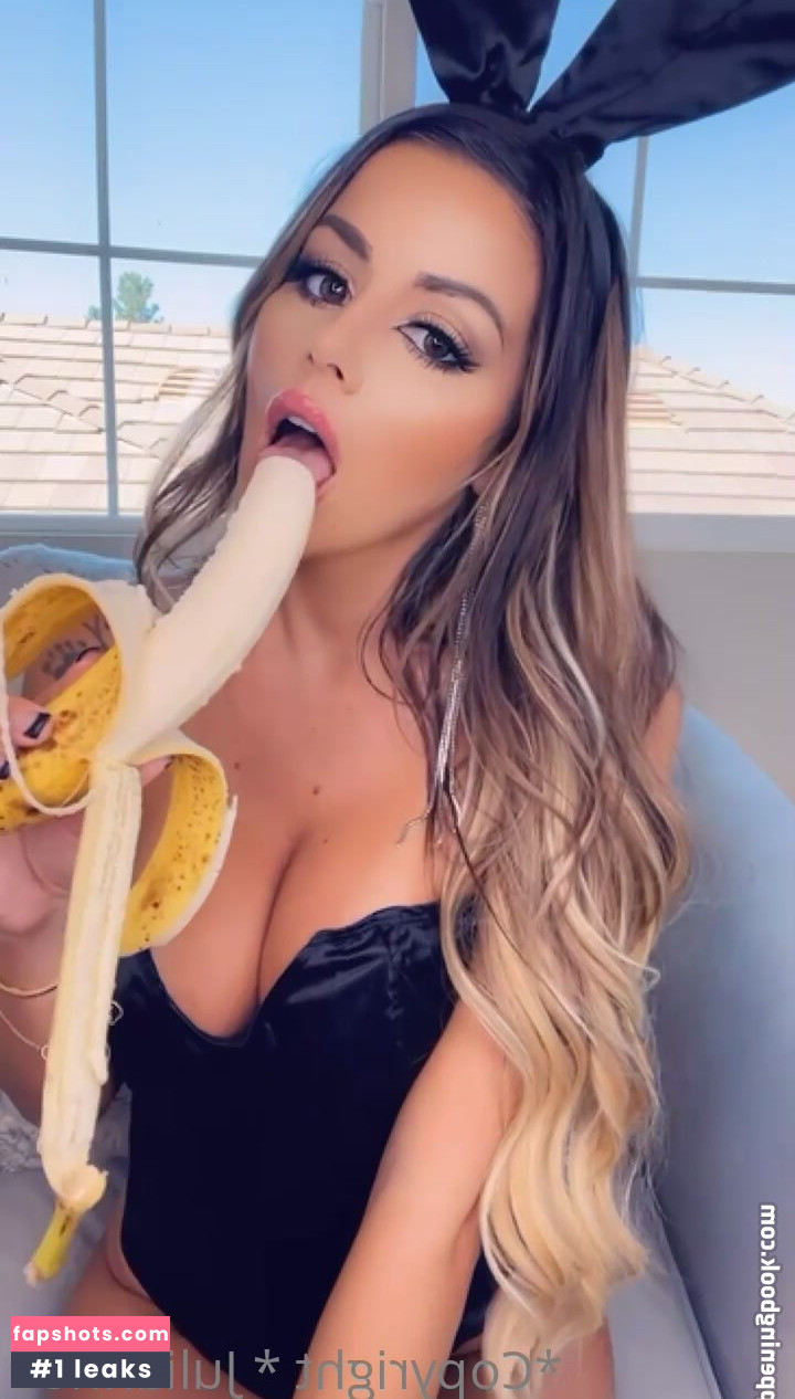 Juli Annee gallery photo #211