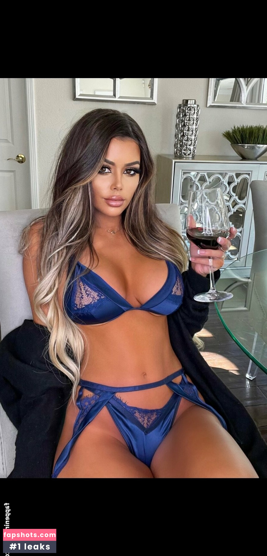 Juli.anneee gallery photo #4