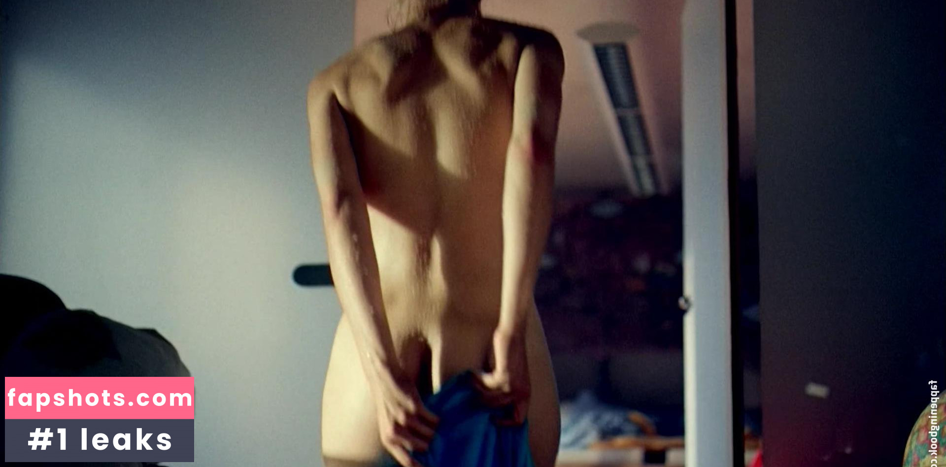 Juli Jakab gallery photo #5