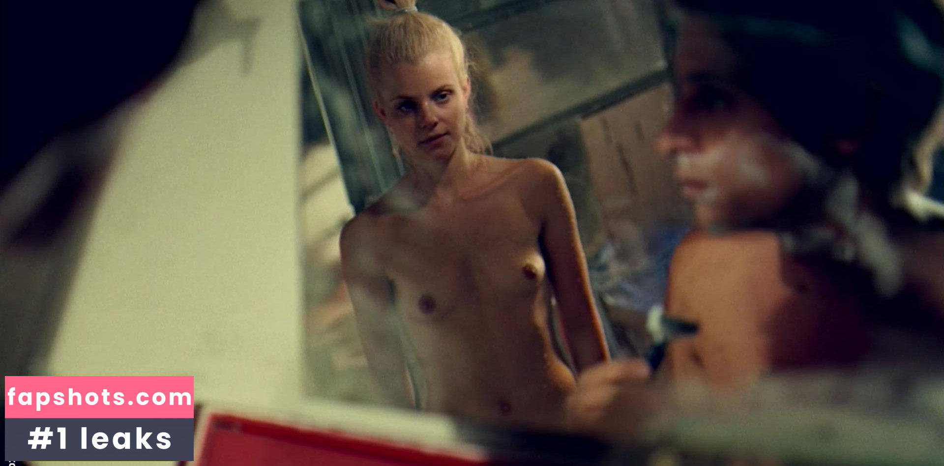 Juli Jakab gallery photo #6