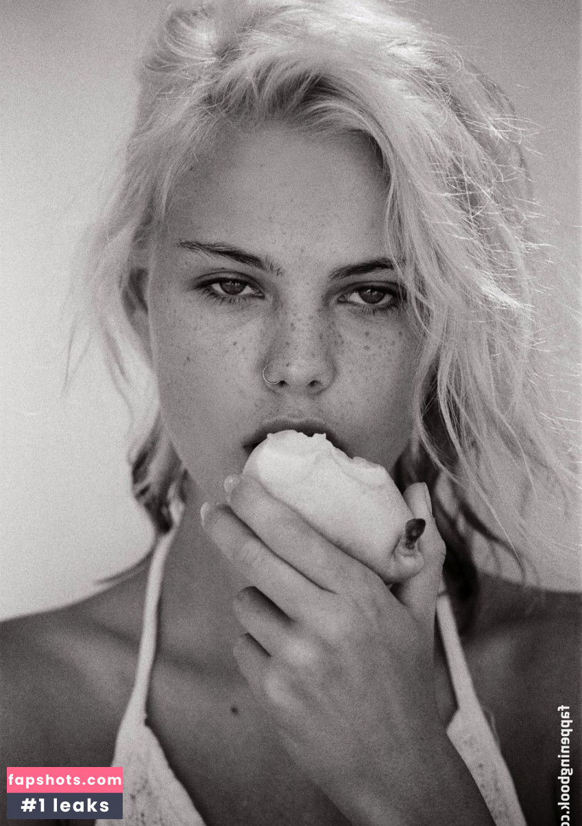 Julia Almendra gallery photo #18