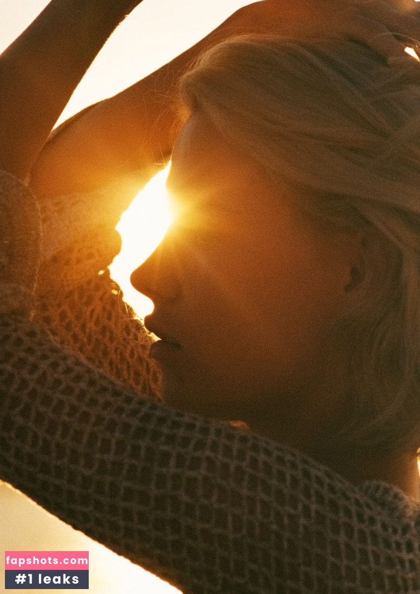 Julia Almendra gallery photo #25