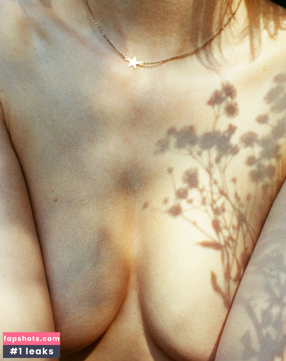 Julia Almendra gallery photo #27